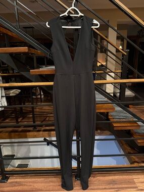 Black V-Neck Sleeveless Jumpsuit